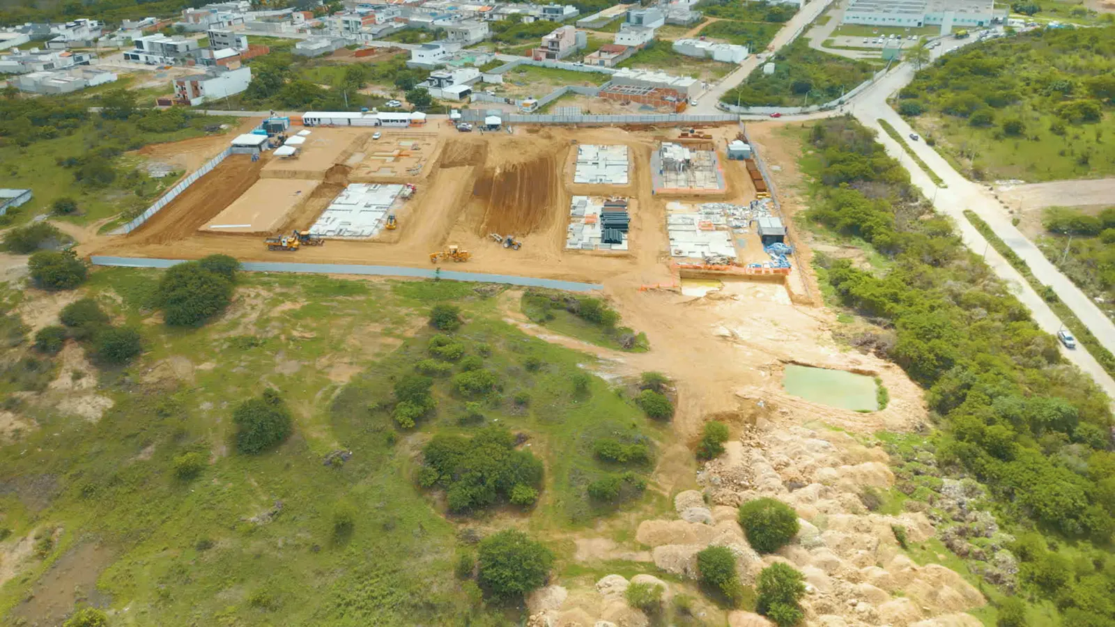 Vista aérea da obra do Residencial Vila Gonzaga em fase de fundação, março de 2026